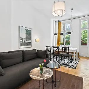 Apartment 33 Efg Schoenhauser Allee Mit Balkon Berlin
